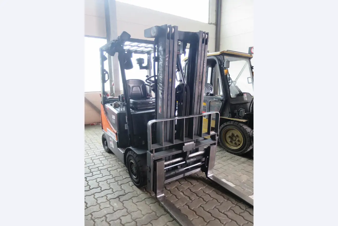 forklift trucks and car pool<br>-1