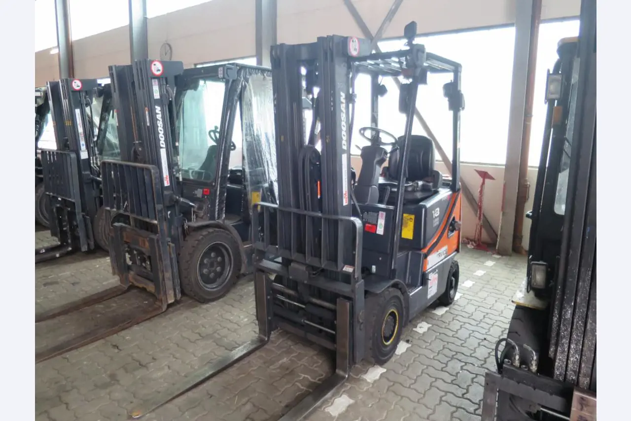 forklift trucks and car pool<br>-2