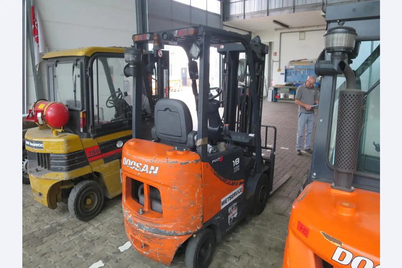 forklift trucks and car pool<br>-3