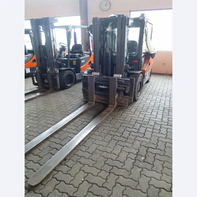 forklift trucks and car pool<br>-1