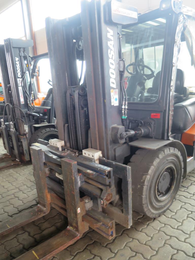 forklift trucks and car pool<br>-2