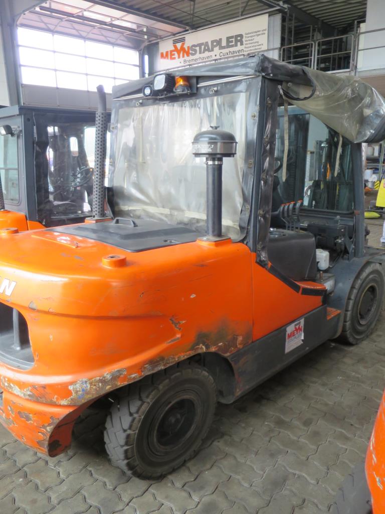 forklift trucks and car pool<br>-5