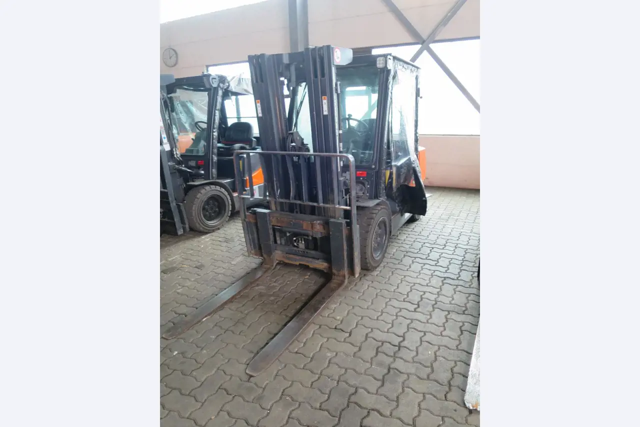 forklift trucks and car pool<br>-1