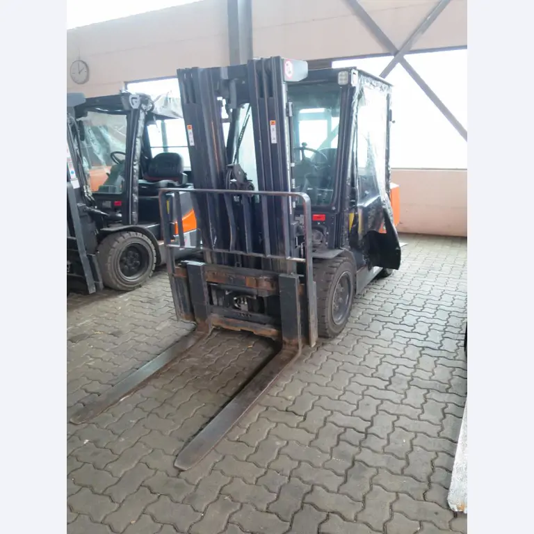 forklift trucks and car pool<br>-1