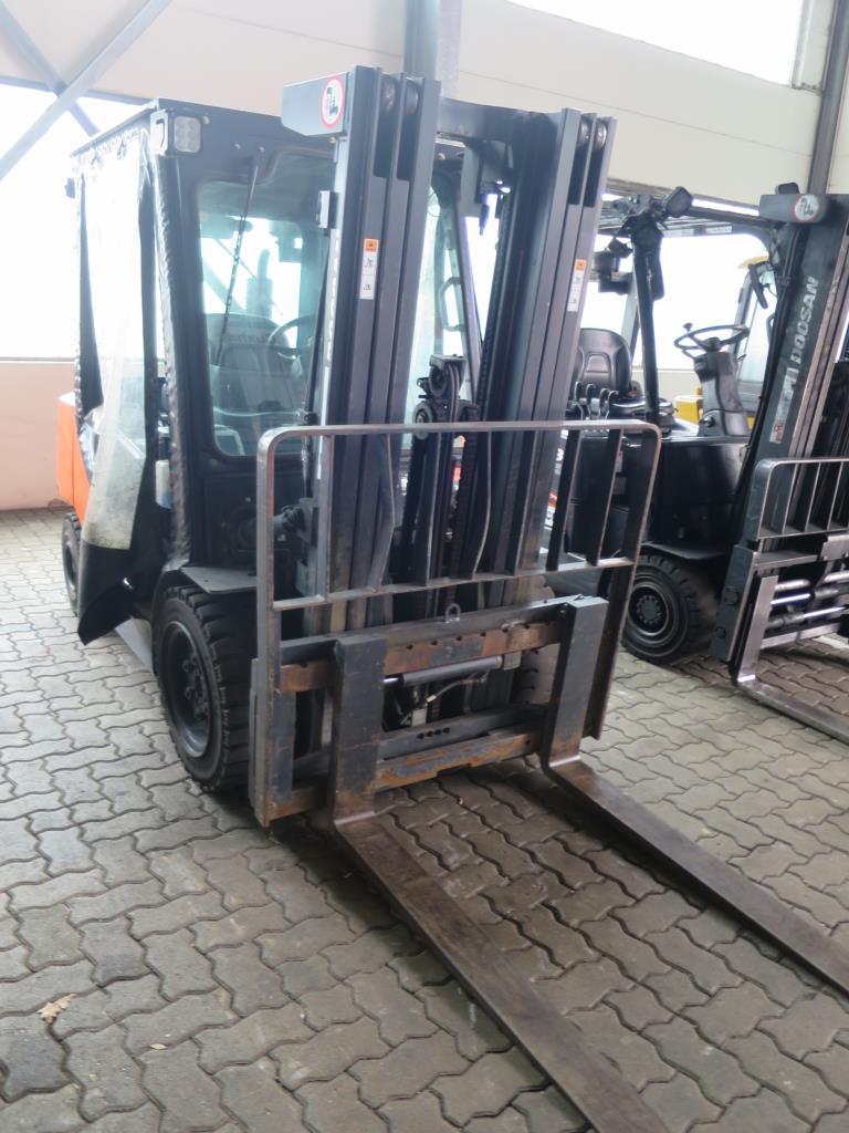 forklift trucks and car pool<br>-2