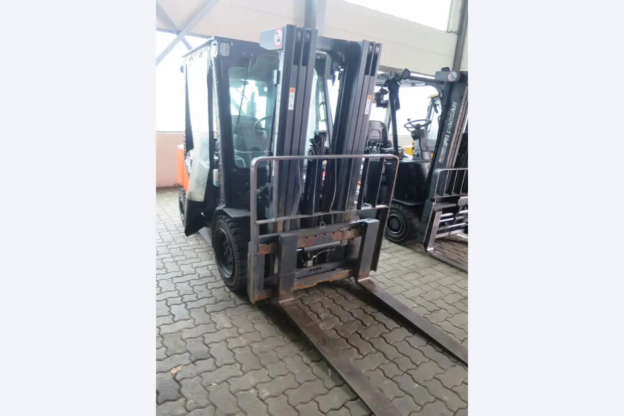 forklift trucks and car pool<br>-2