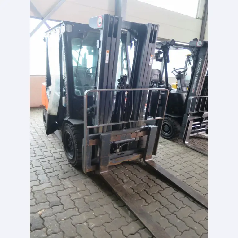 forklift trucks and car pool<br>-2