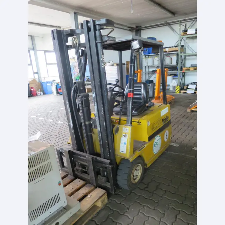forklift trucks and car pool<br>-1