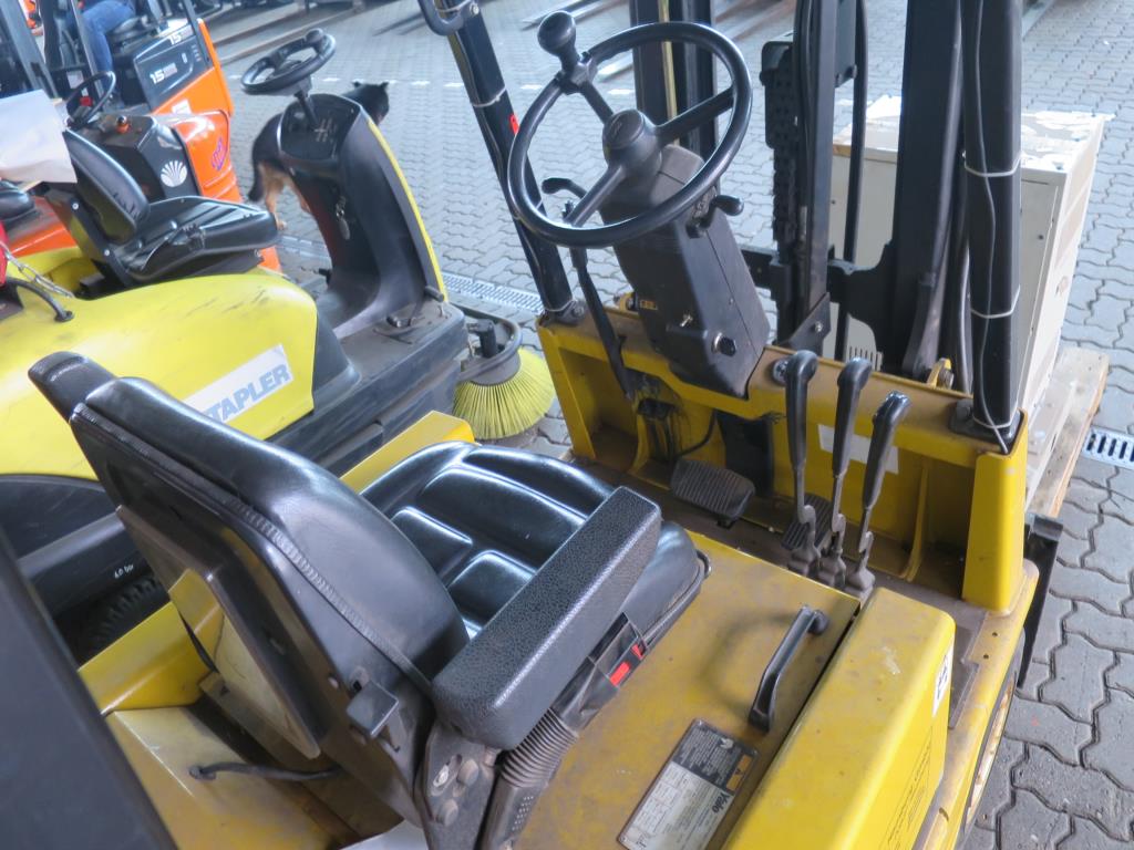 forklift trucks and car pool<br>-3