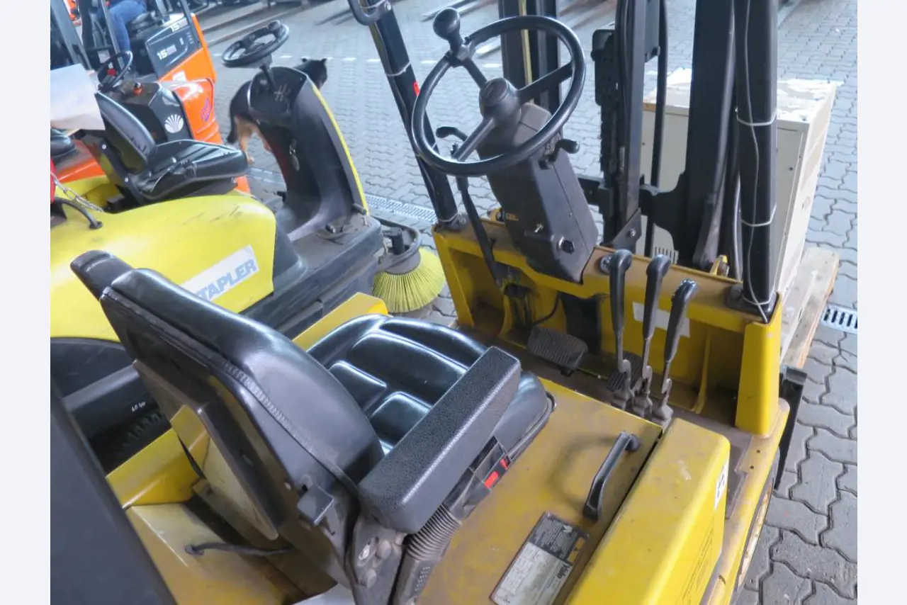 forklift trucks and car pool<br>-3
