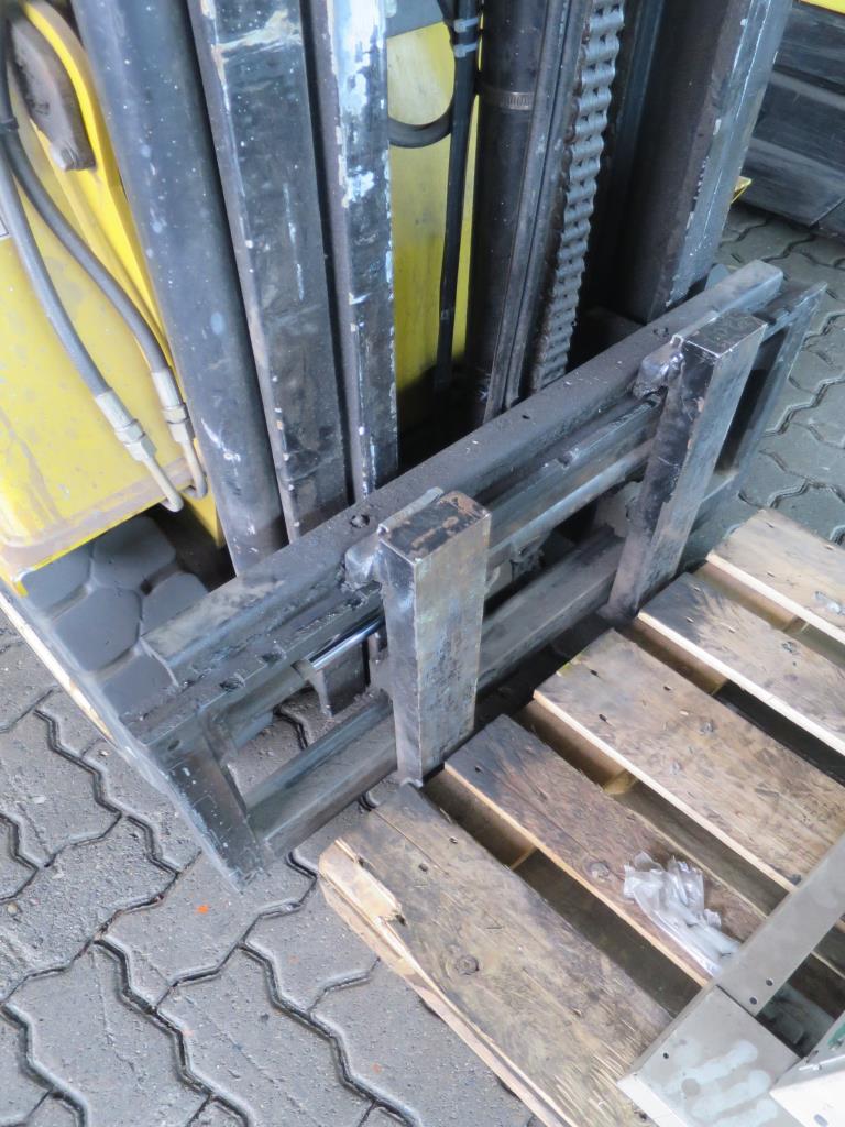 forklift trucks and car pool<br>-4