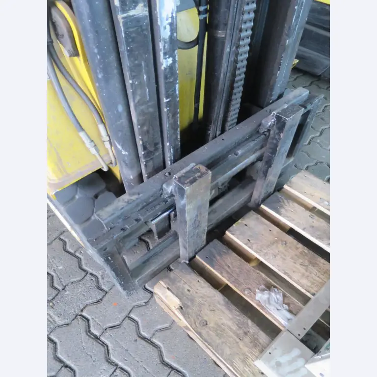 forklift trucks and car pool<br>-4