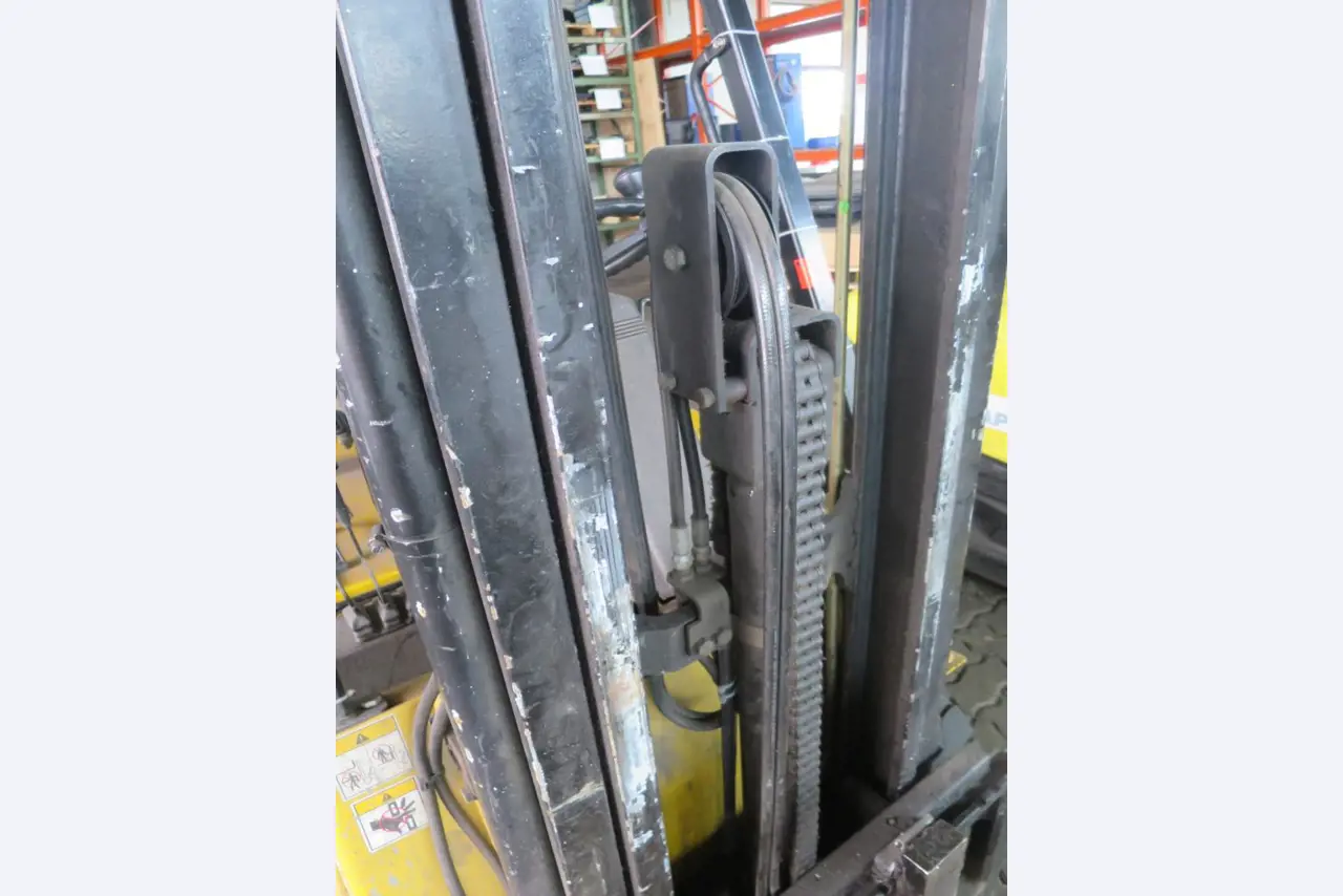 forklift trucks and car pool<br>-5