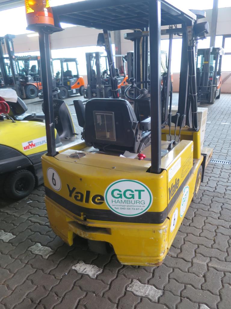 forklift trucks and car pool<br>-6