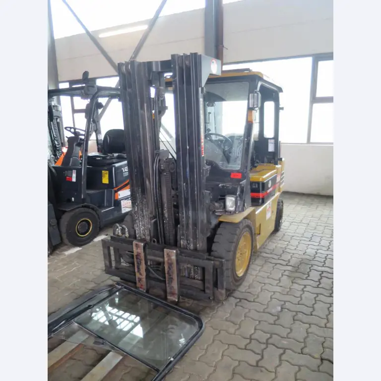 forklift trucks and car pool<br>-1