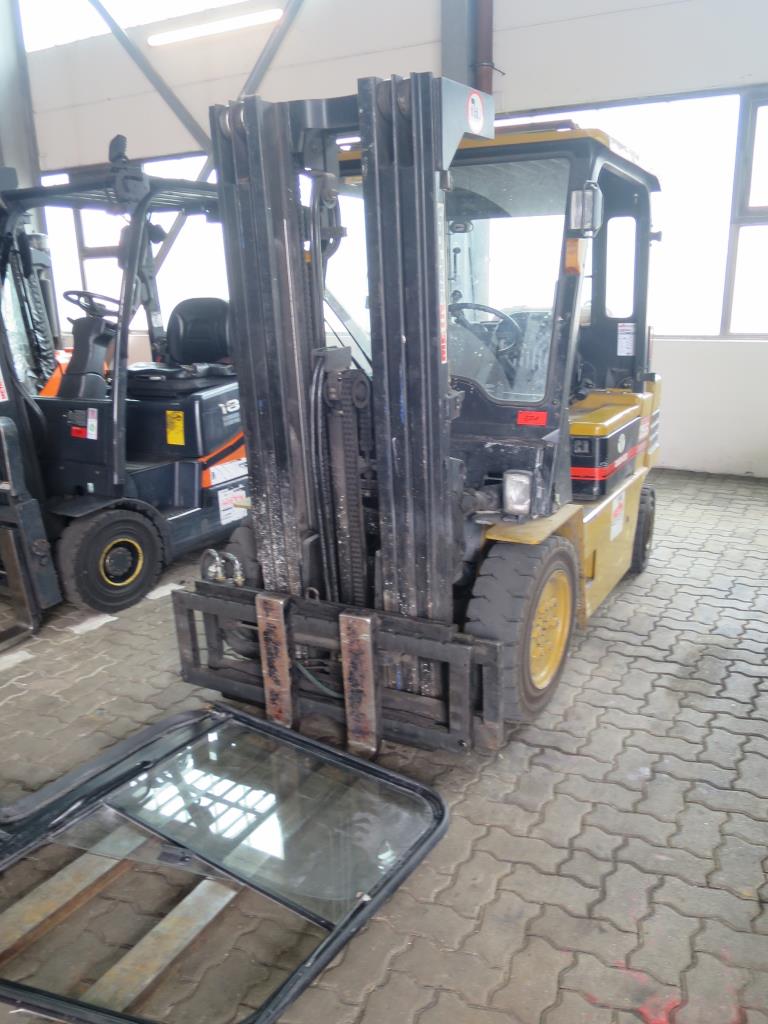 forklift trucks and car pool<br>-2