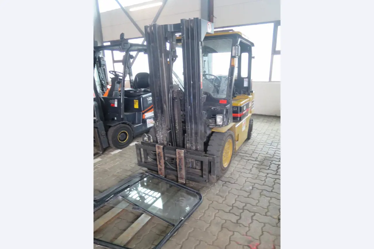 forklift trucks and car pool<br>-2