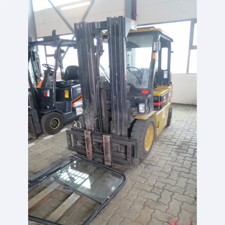 forklift trucks and car pool<br>-2