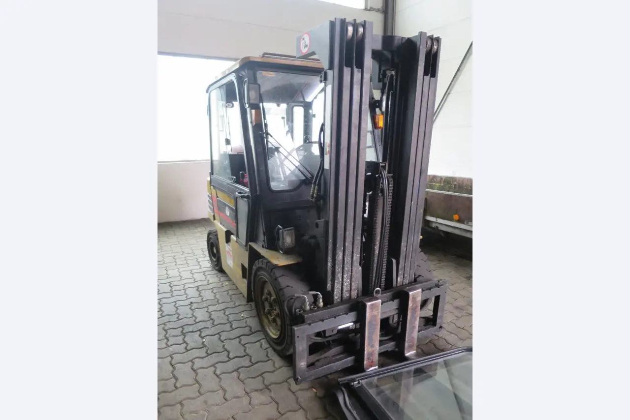 forklift trucks and car pool<br>-3