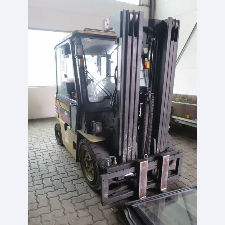 forklift trucks and car pool<br>-3
