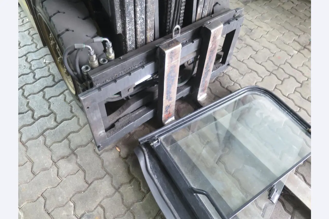 forklift trucks and car pool<br>-4