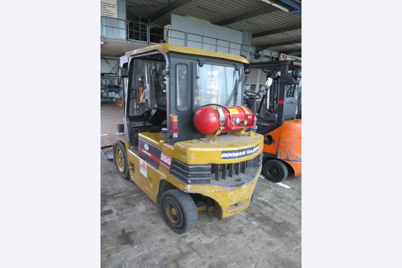 forklift trucks and car pool<br>-6