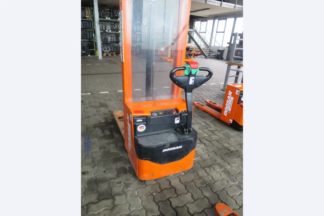 forklift trucks and car pool<br>-2