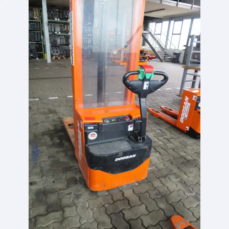 forklift trucks and car pool<br>-2