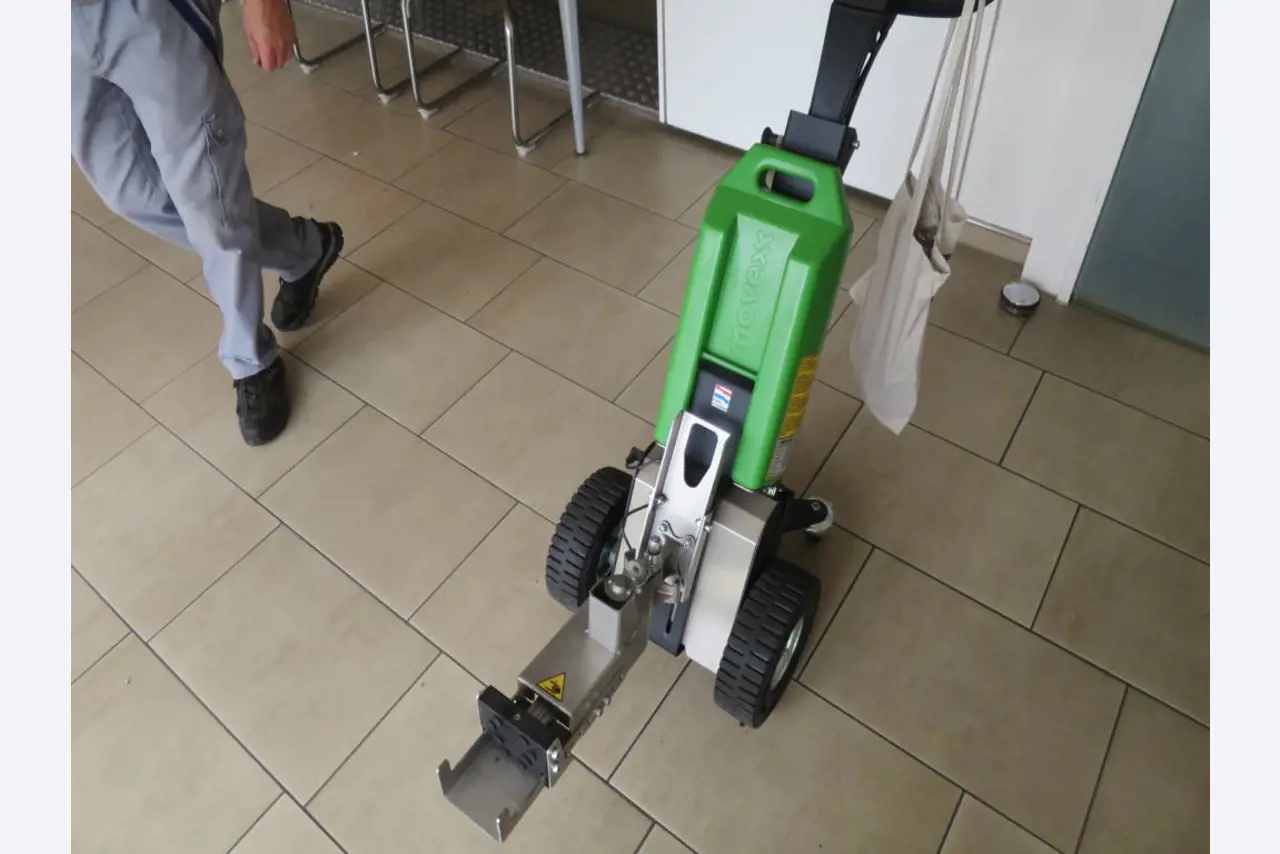 forklift trucks and car pool<br>-1