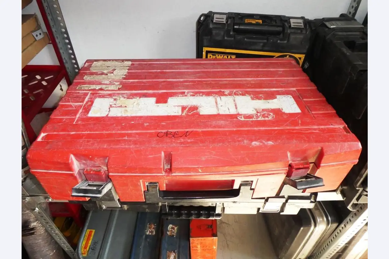 gepflegten Maschinen und Fahrzeuge aus dem Bereich Elektroinstallation-2