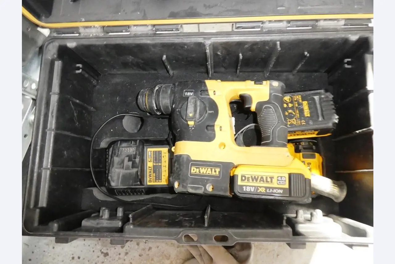 gepflegten Maschinen und Fahrzeuge aus dem Bereich Elektroinstallation-1