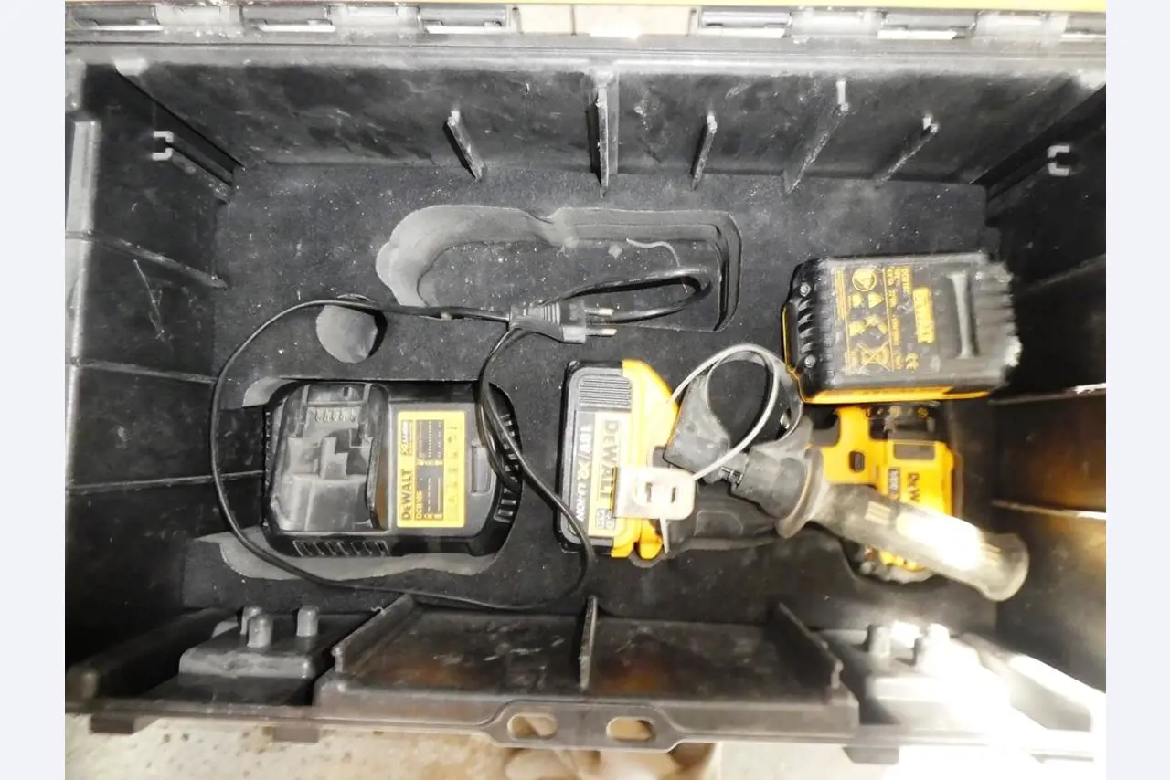 gepflegten Maschinen und Fahrzeuge aus dem Bereich Elektroinstallation-2