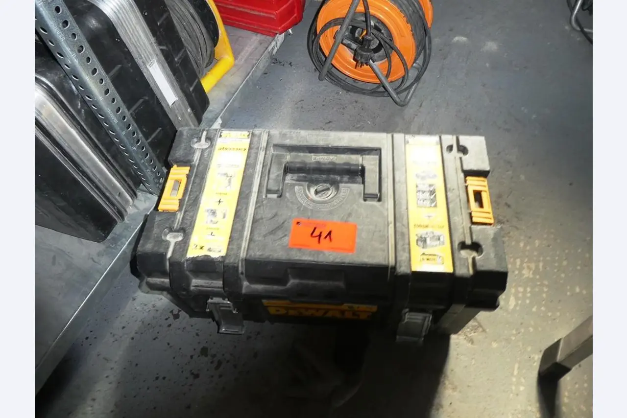 gepflegten Maschinen und Fahrzeuge aus dem Bereich Elektroinstallation-3