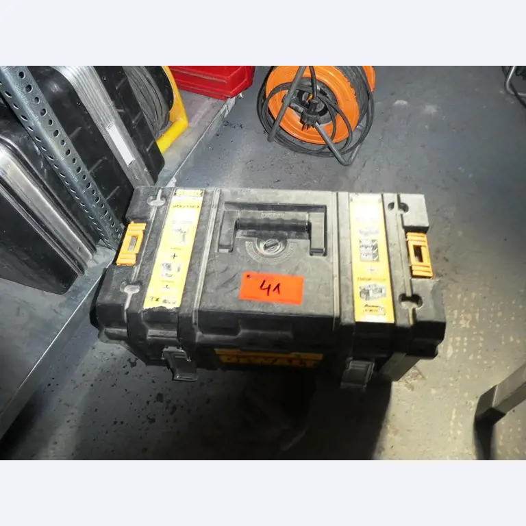 gepflegten Maschinen und Fahrzeuge aus dem Bereich Elektroinstallation-3