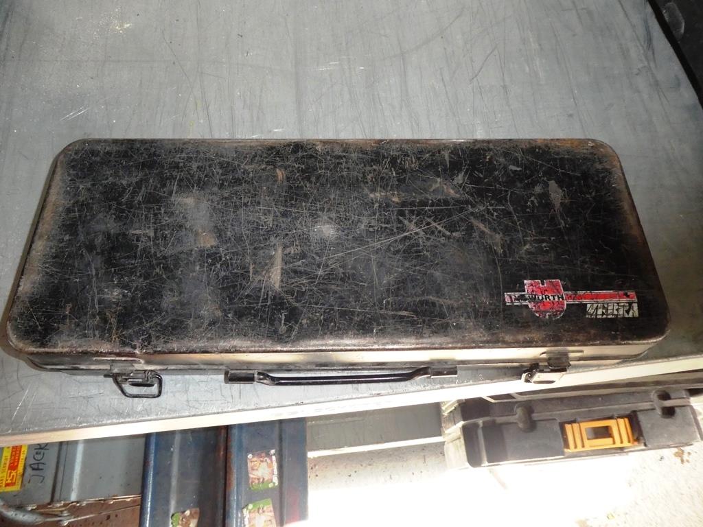 des machines et des véhicules entretenus dans le domaine de l'installation électrique-11