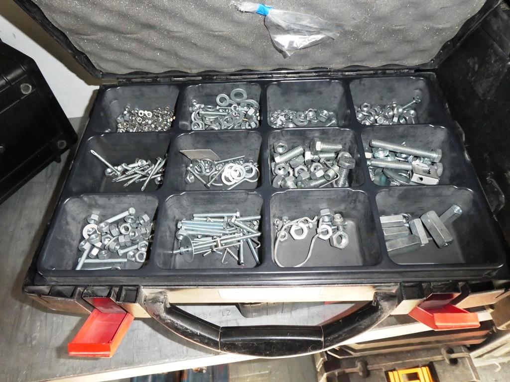 des machines et des véhicules entretenus dans le domaine de l'installation électrique-15