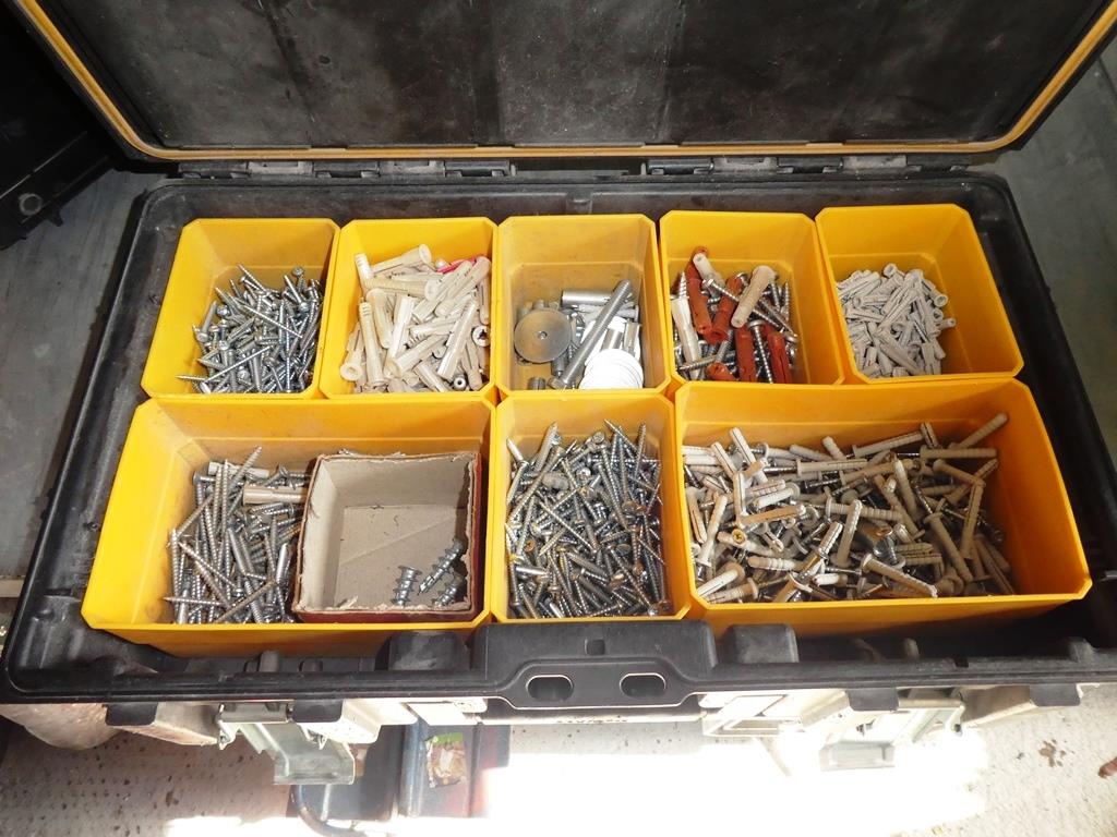 des machines et des véhicules entretenus dans le domaine de l'installation électrique-17