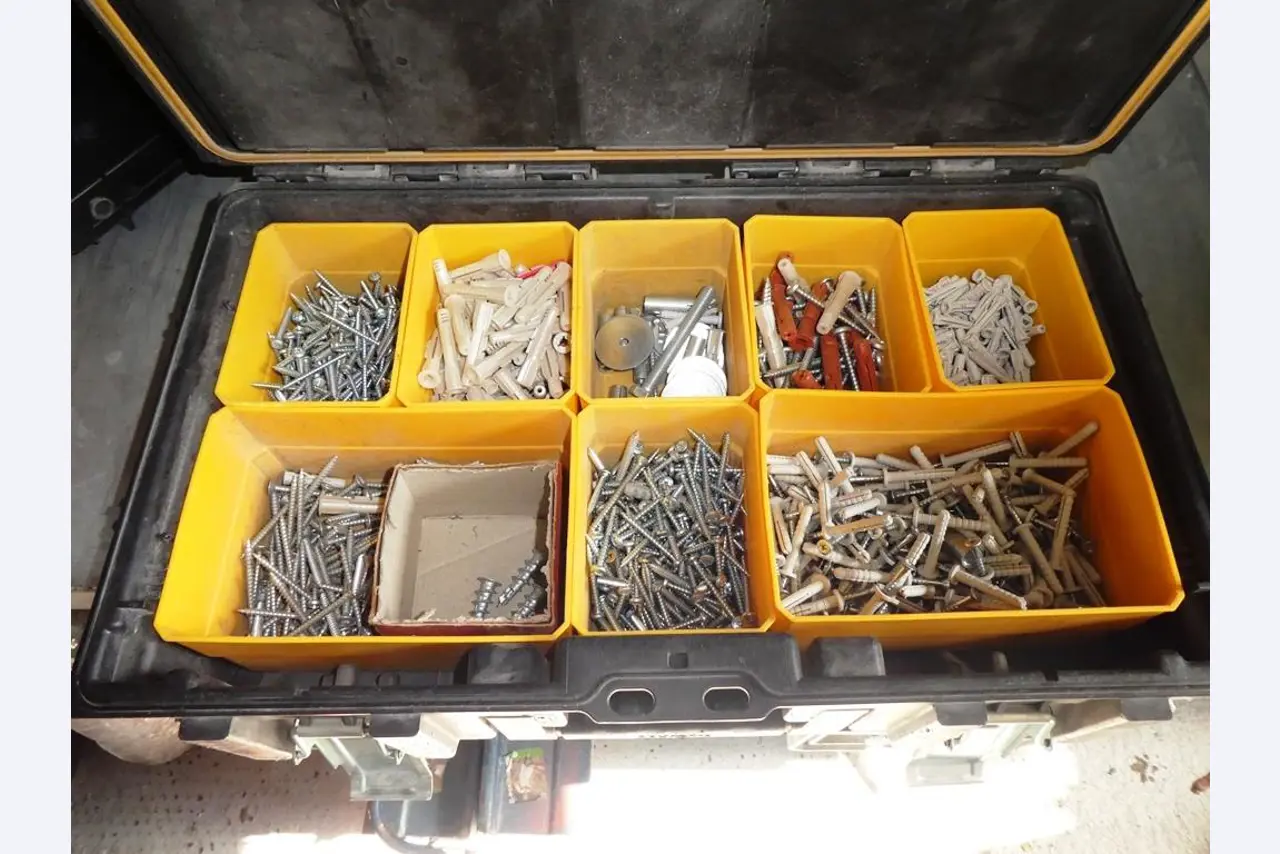 machinery and vehicles from the electric installation sector-17