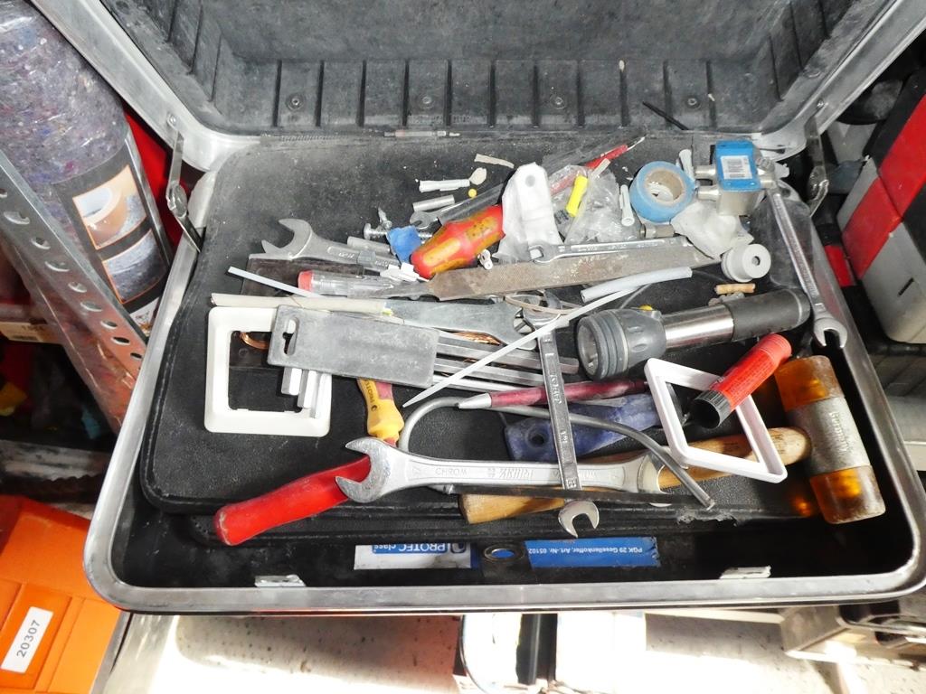 des machines et des véhicules entretenus dans le domaine de l'installation électrique-18