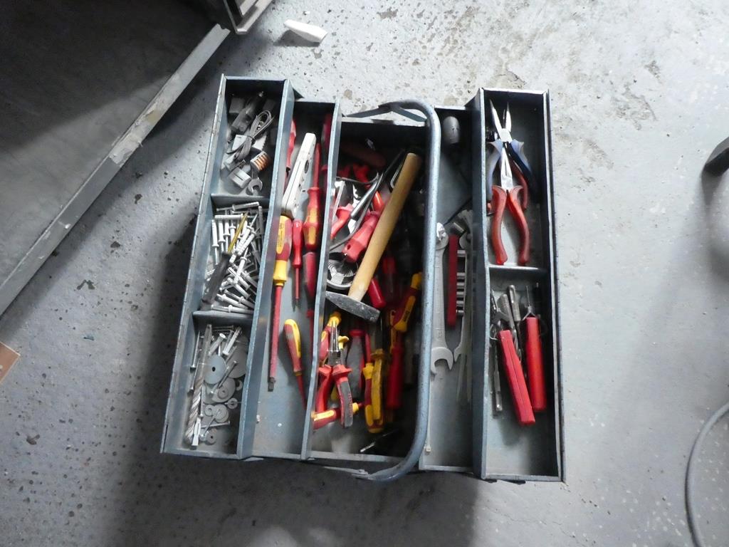 des machines et des véhicules entretenus dans le domaine de l'installation électrique-4