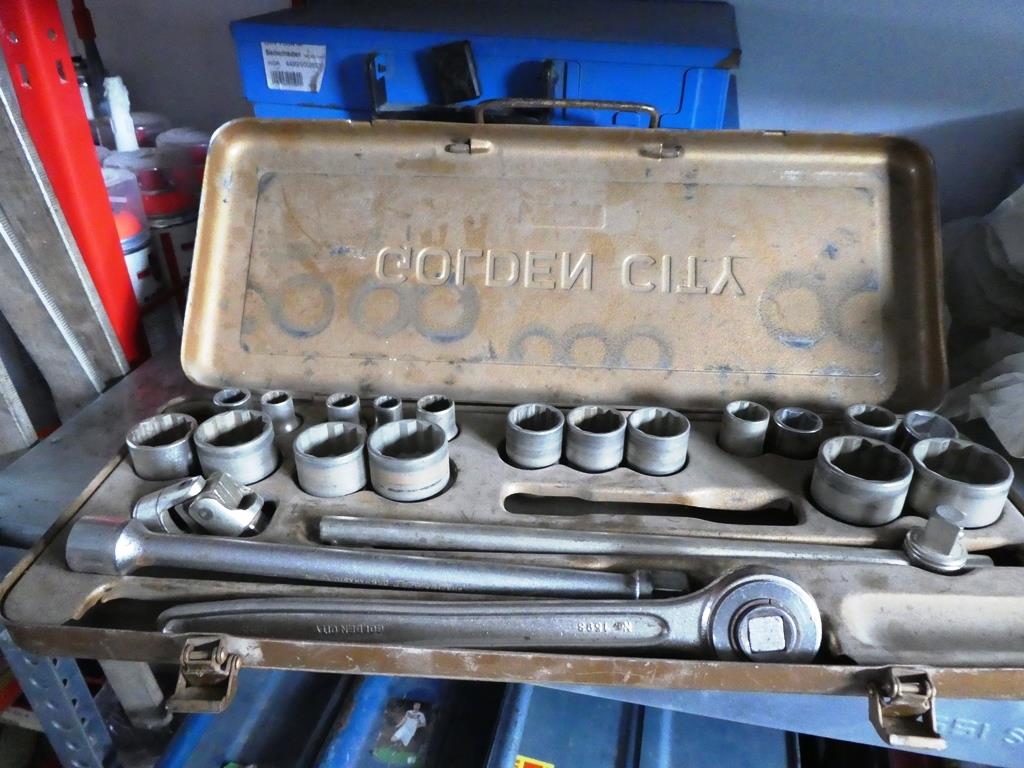 des machines et des véhicules entretenus dans le domaine de l'installation électrique-5