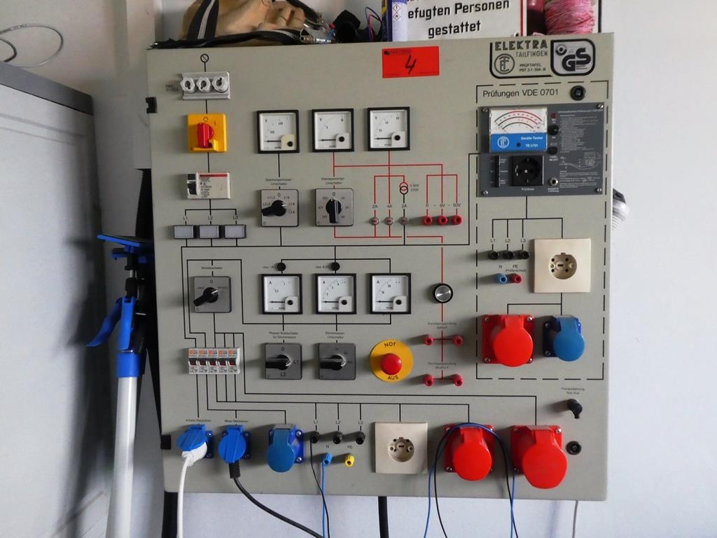 gepflegten Maschinen und Fahrzeuge aus dem Bereich Elektroinstallation-1