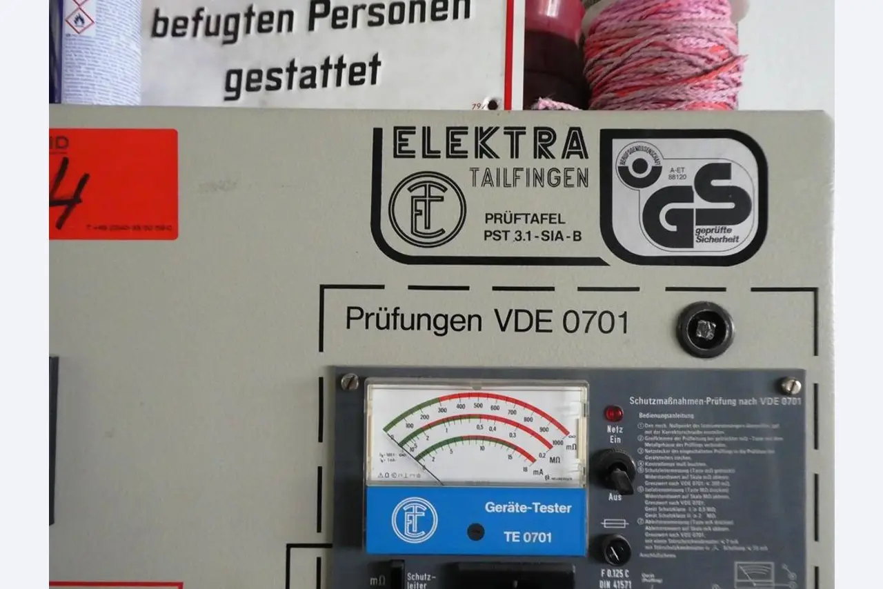 gepflegten Maschinen und Fahrzeuge aus dem Bereich Elektroinstallation-3