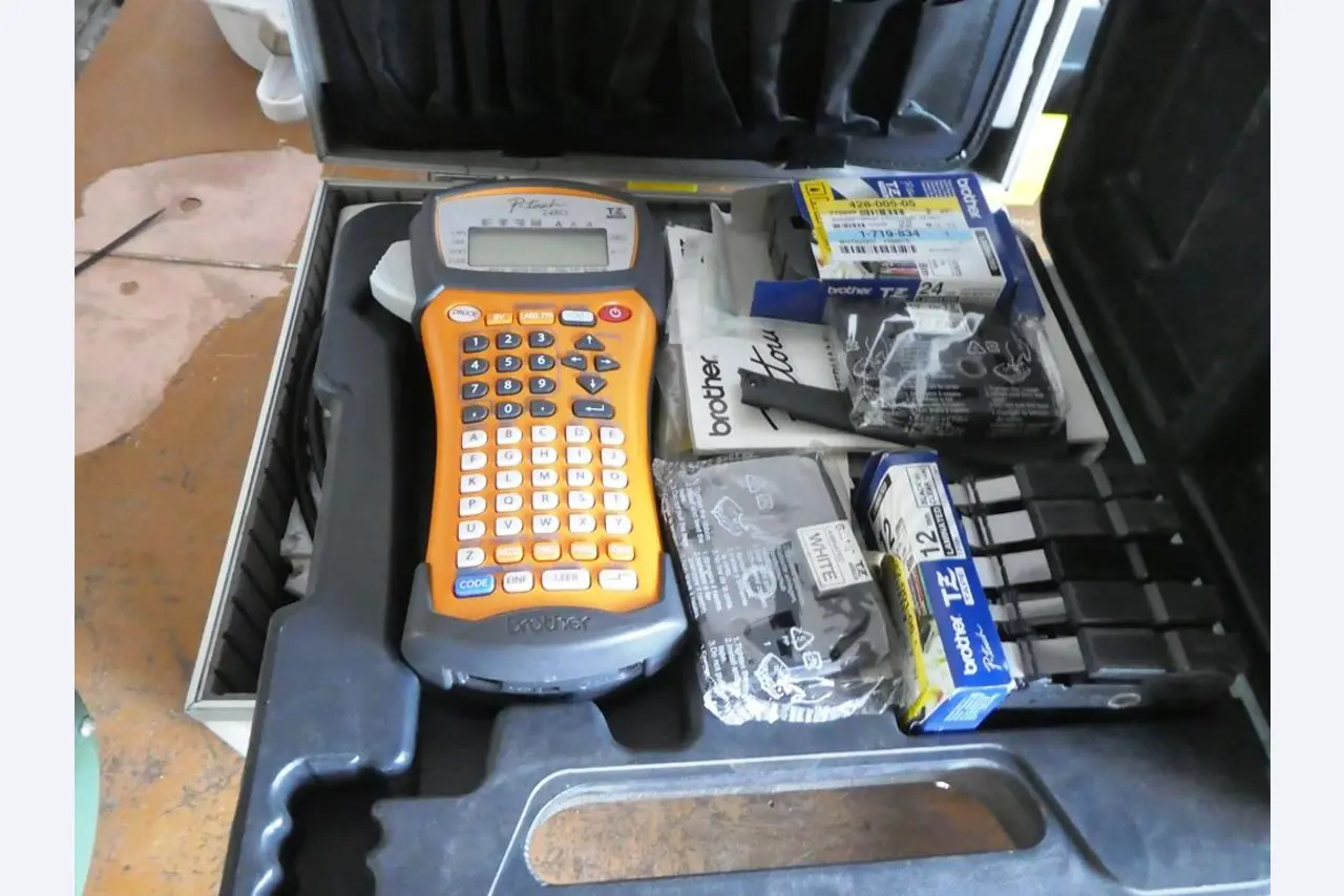 gepflegten Maschinen und Fahrzeuge aus dem Bereich Elektroinstallation-4