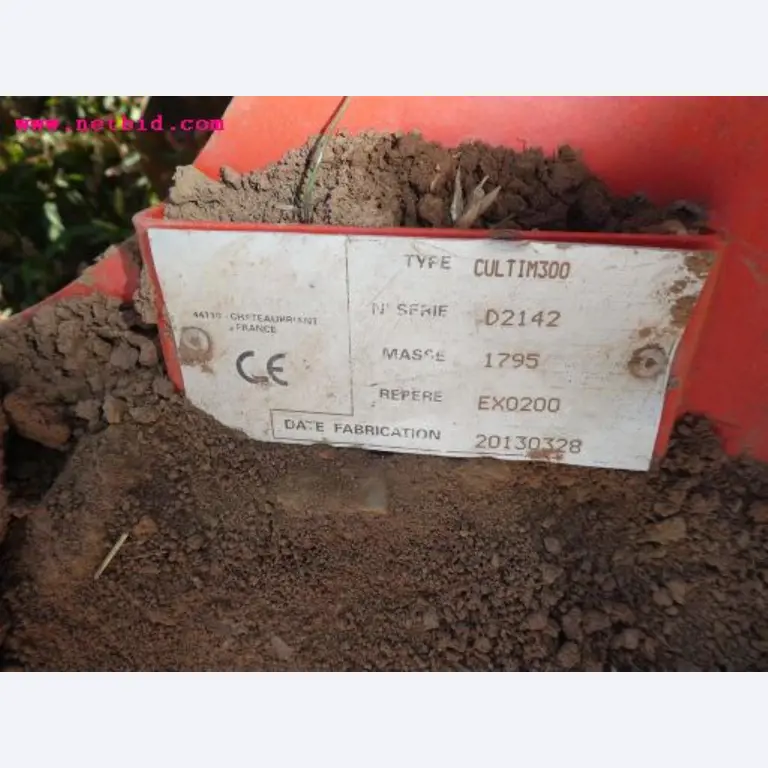 Well-maintained machines of agriculture / energy production-3