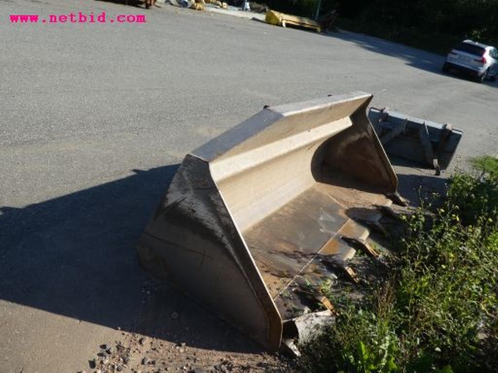 Well-maintained machines of agriculture / energy production-10