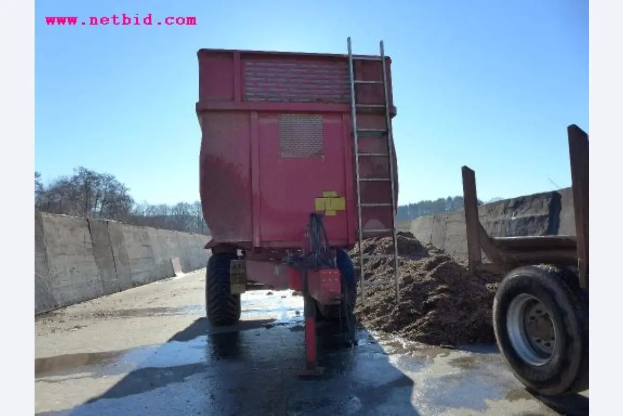 Well-maintained machines of agriculture / energy production-3