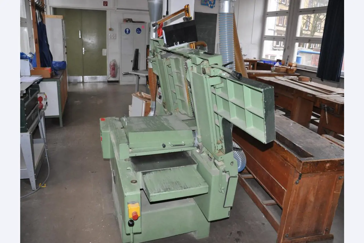 Werkstattausrüstung einer Lehrwerkstatt-7