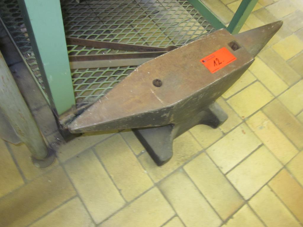 Workshop equipment of a training workshop-13