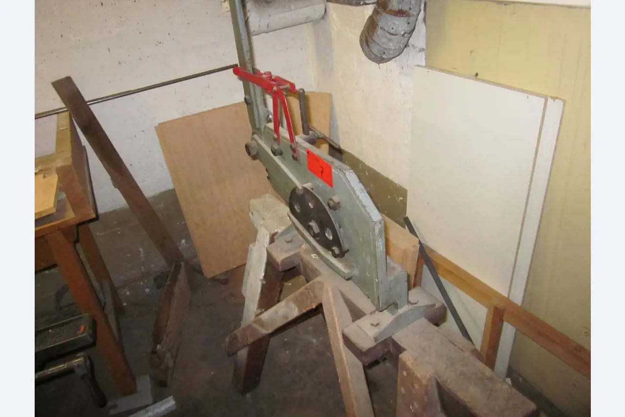Workshop equipment of a training workshop-8